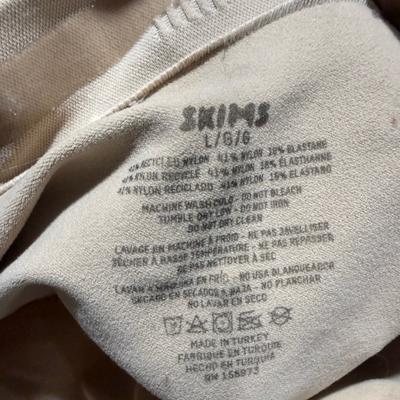 SKIMS Nude/Beige Seamless Labeled Shapewear - Picture 3 of 3